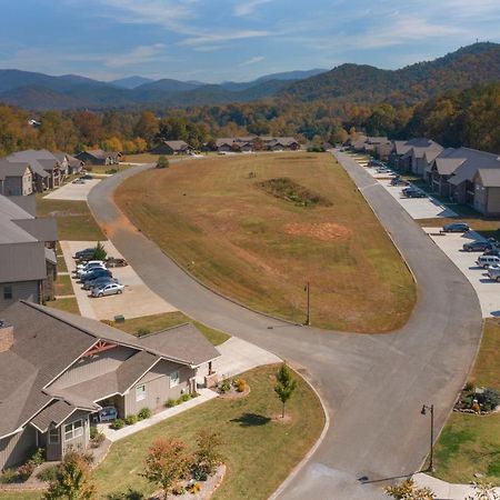 Modern Cades Cove Condo W Community Pool Townsend Exterior photo