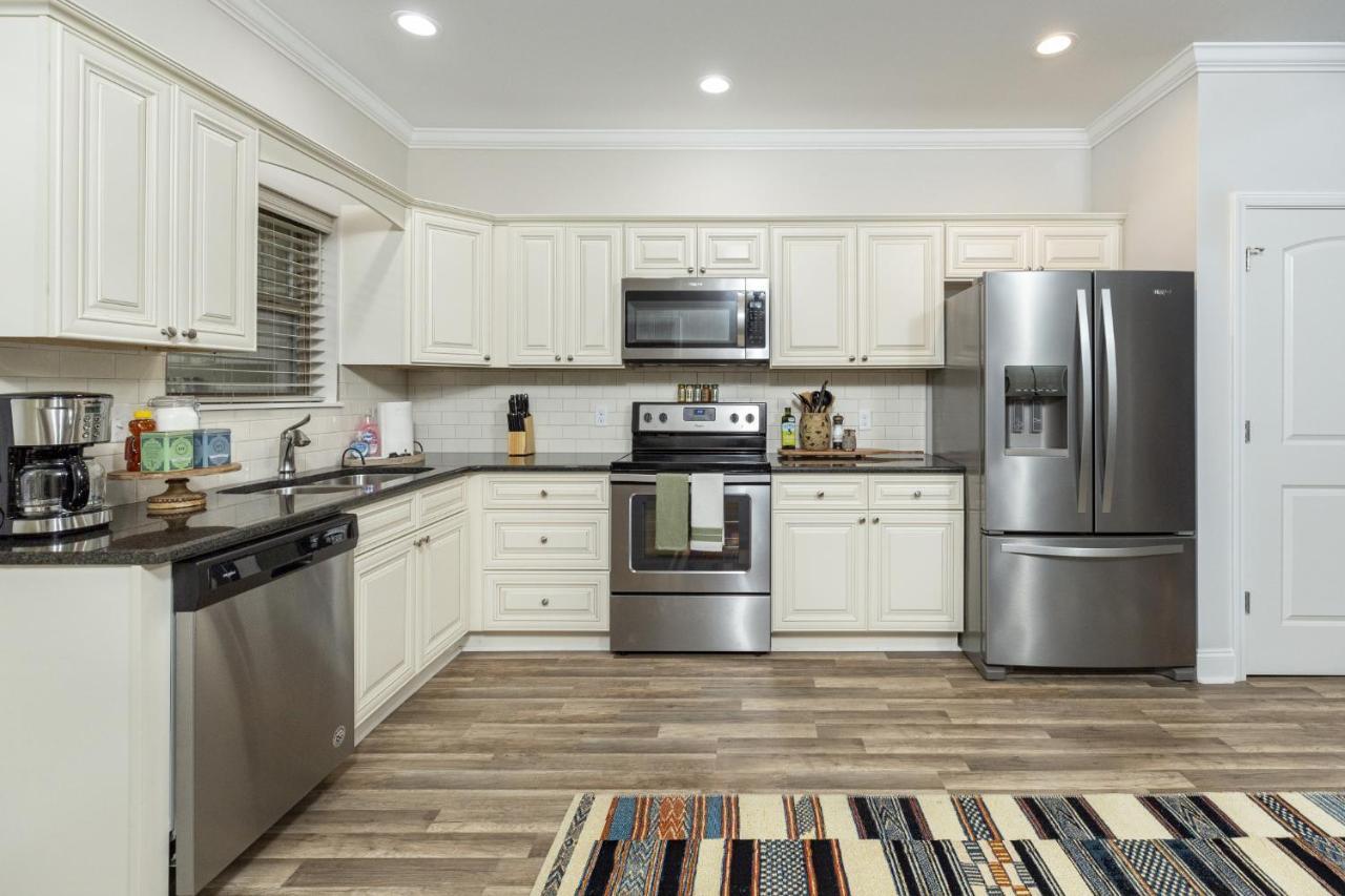 Modern Cades Cove Condo W Community Pool Townsend Exterior photo