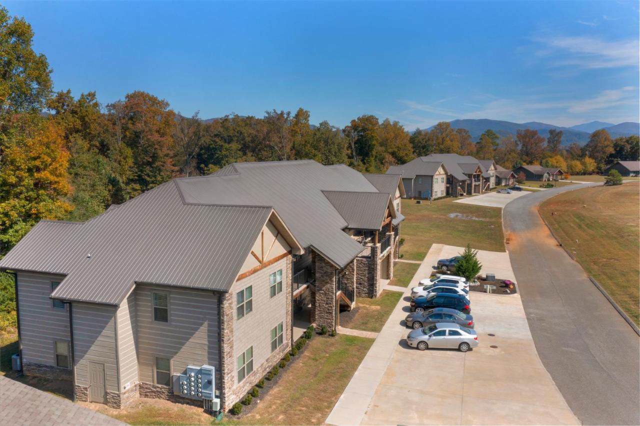 Modern Cades Cove Condo W Community Pool Townsend Exterior photo